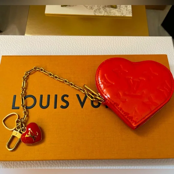 Louis Vuitton Vernis Red Heart pouch with charms - Picture 1 of 11